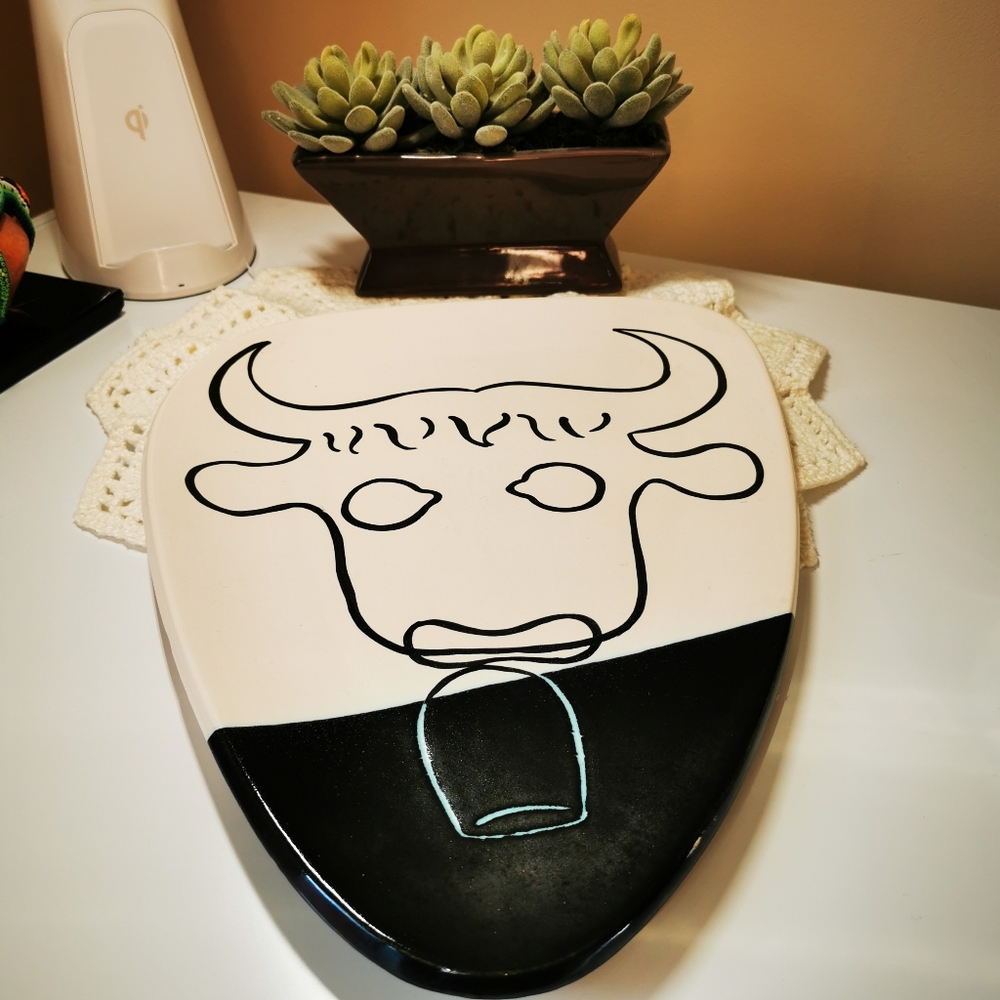 Triangular Cow / Bull Pottery Platter - Picture 12 of 12